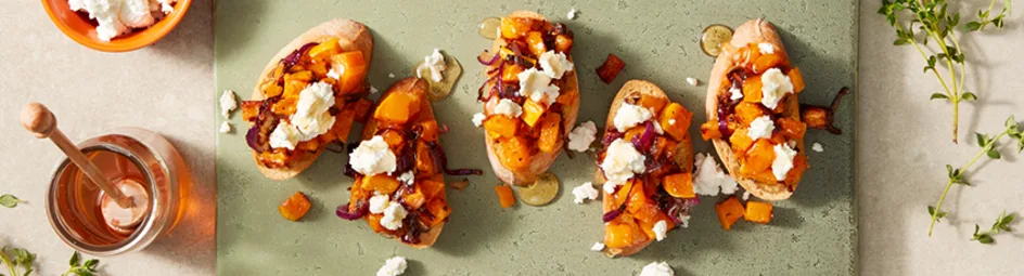 Crostini met pompoen en geitenkaas