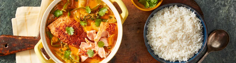 Rode curry met zalm en peultjes