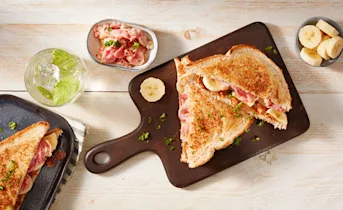 Tosti banaan, pindakaas en spek