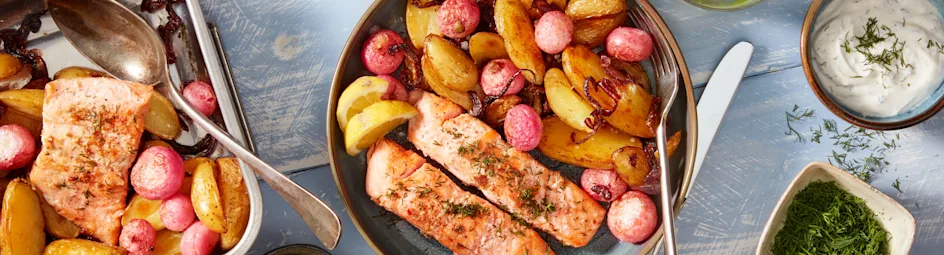 Traybake met krieltjes, radijs en zalm