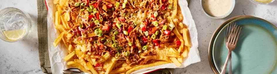 Loaded fries met vega shoarma