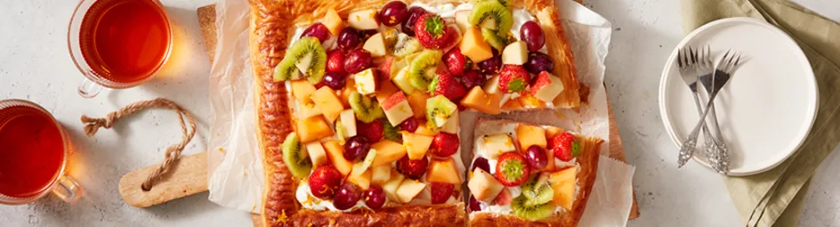 Plaattaart met gemengd fruit