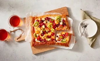 Plaattaart met gemengd fruit