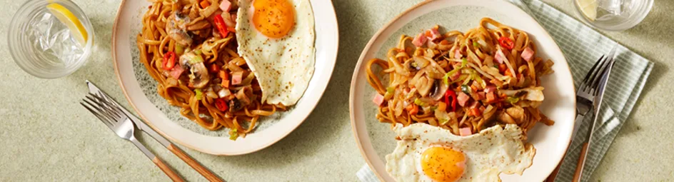 Bami goreng met hamblokjes