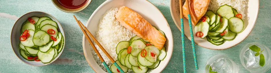 Gochujang zalm met rijst en komkommersalade
