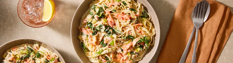 Spaghetti gerookte zalm, spinazie en prei