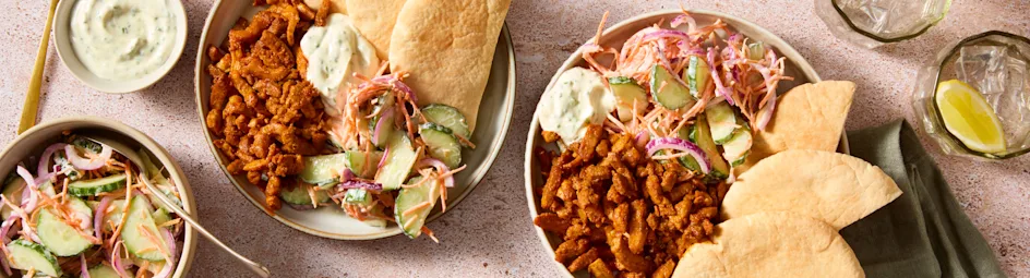 Broodjes shoarma met rauwkost en knoflooksaus