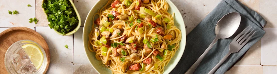 Spaghetti met chorizo en mosselen