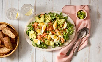 Vissalade met zalm en ei