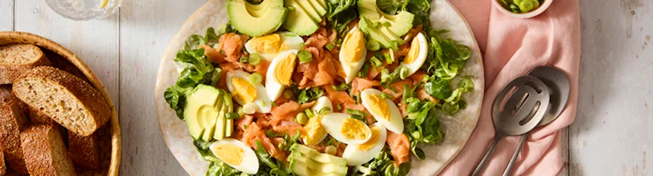 Vissalade met zalm en ei