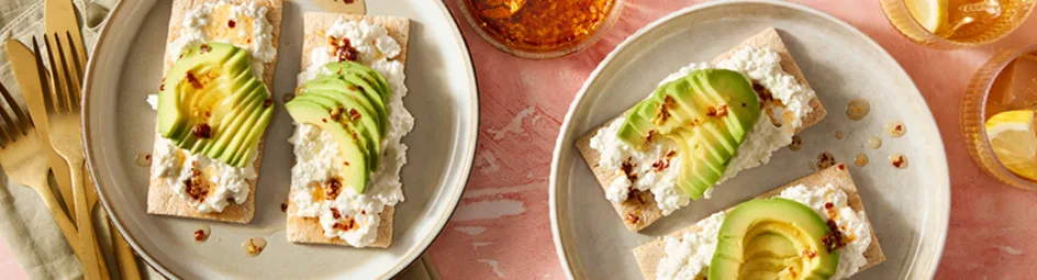 Eiwitrijke crackers met Hüttenkäse