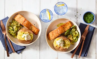Gepofte aardappel uit de airfyer (of bbq) met zalm
