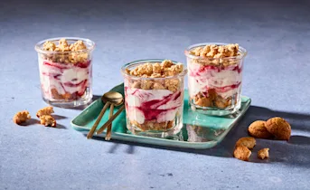 Yoghurt bosvruchtentrifle