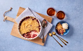 Kersen crumble