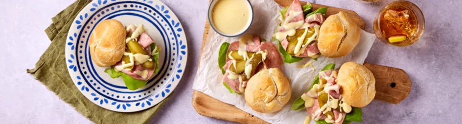 Broodje zure zult met mosterdmayonaise