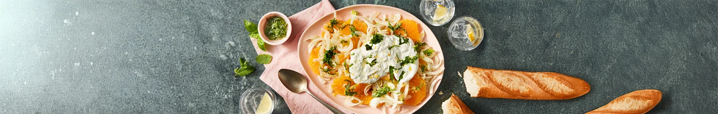 Gezond lunchrecept van sinaasappel venkelsalade met burrata.