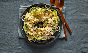 Salade met oude kaas en croutons