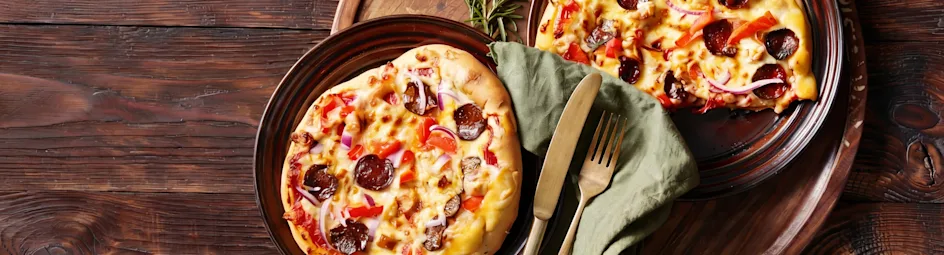 Snelle portobello-pizza's met salami