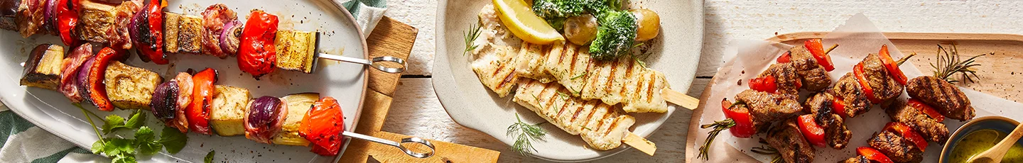 BBQ spiesen gerechten met vlees, vis en groenten