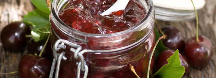 Zelfgemaakte kersenjam.