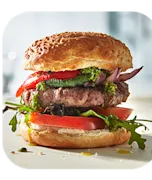 Angusburger met gegrilde groenten en pesto