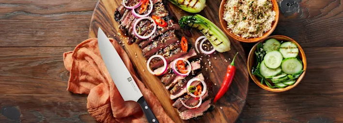 Gegrilde tomahawk met zoete sojaglaze en paksoi