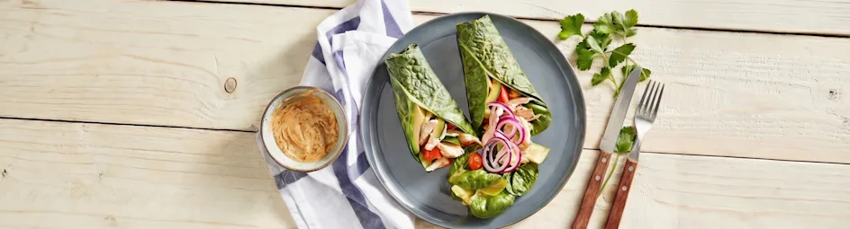 Wraps met spinazie, kip en srirachamayo