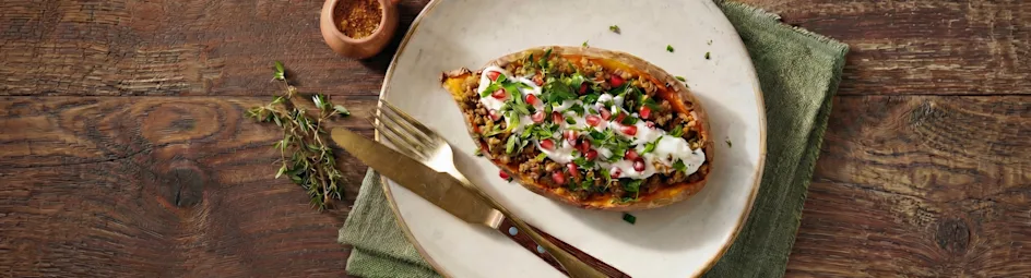 Gevulde zoete aardappel met gekruid gehakt