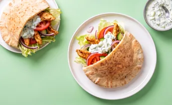 Pita met kip, rauwkost en tzatziki