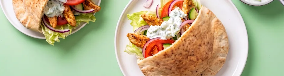 Pita met kip, rauwkost en tzatziki