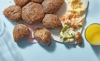 Boterplank met bloembrood