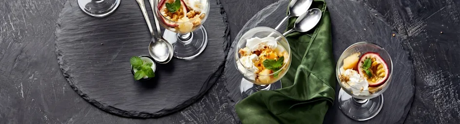 Tropische droomglaasjes met fruit-ijsblokjes