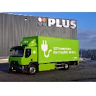 PLUS maakt transport groener: tweede 100% elektrische vrachtwagen de weg op