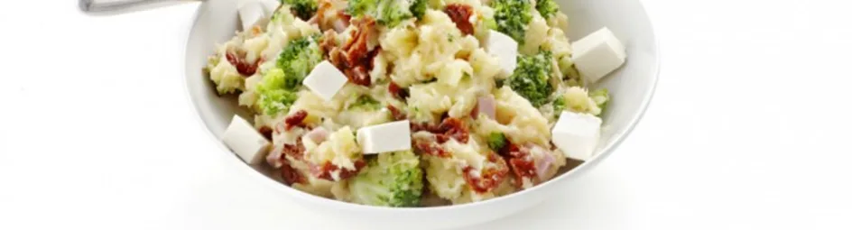 Broccolistamppot met ham, tomaat en feta