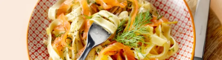 Tagliatelle met gerookte zalm en dillesaus