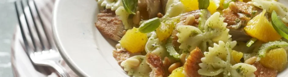 Pastasalade met makreel, sinaasappel en selderij