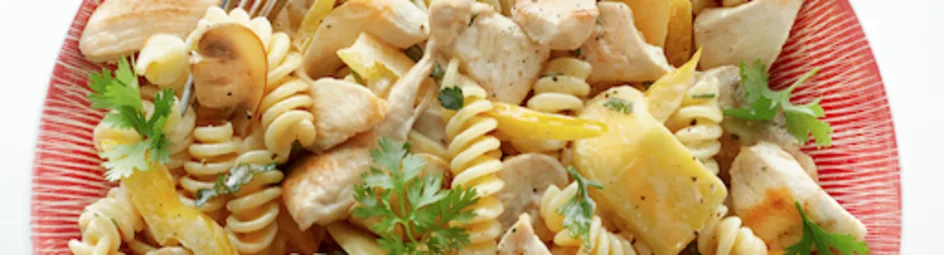 Pastasalade met kip en mango