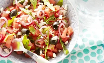 Watermeloensalade met feta en olijven