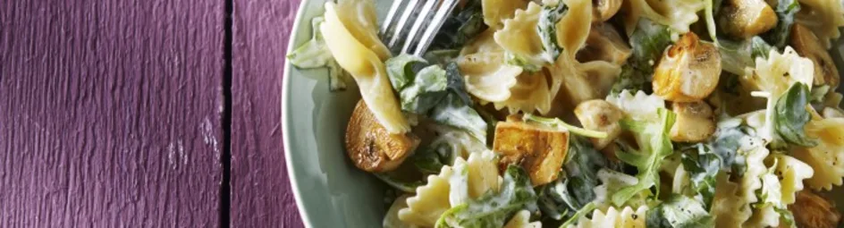 Pasta met champignons en rucola