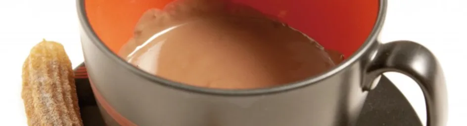 Churros (gefrituurde deeg-stengels) met chocoladedip