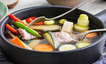 Aziatische vleesfondue met biefstuk en groenten