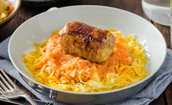 Zoete-aardappelzuurkoolstamppot met cordon bleu vink