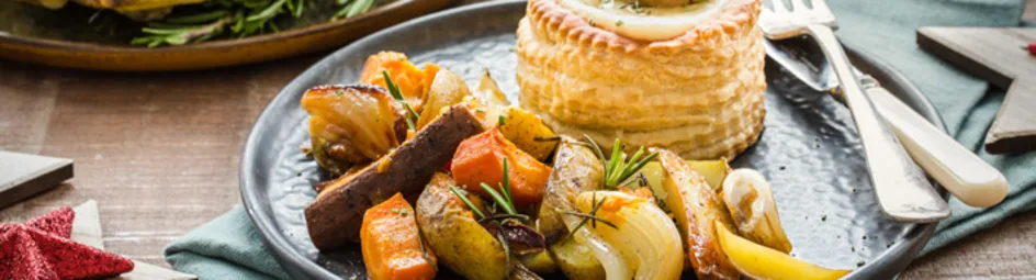 Gebraden kip met (zoete) aardappel en jus in pasteitjes