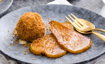 Gebakken peer met speculaasijs