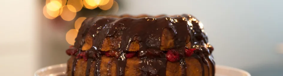 Tulband met cranberrycompote en karamelsaus