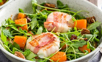 Pompoensalade met pecannoot, cranberry en geitenkaas