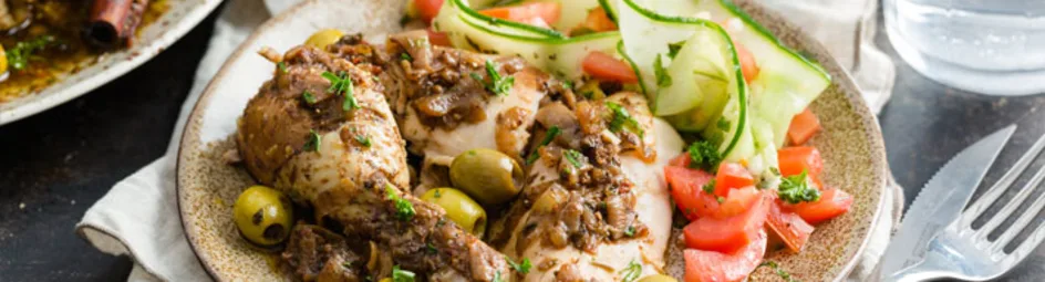 Marokkaanse kiptajine met komkommersalade