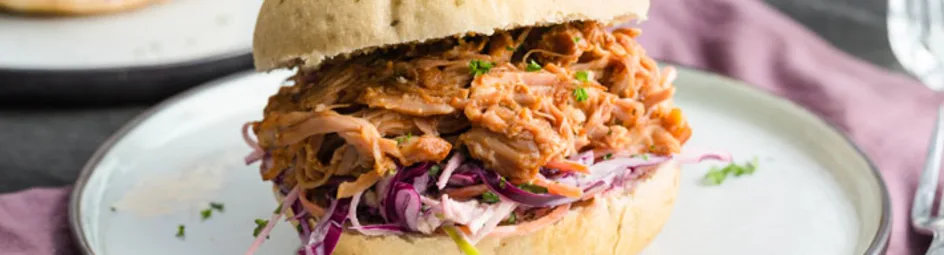 Broodjes pulled pork met frisse appelsalade