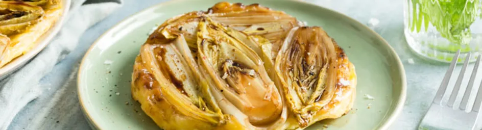 Mini witlof tarte tatins met ansjovis en balsamico azijn