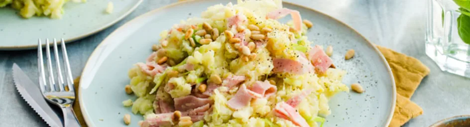 Spitskoolstamppot met ham en pijnboompitjes